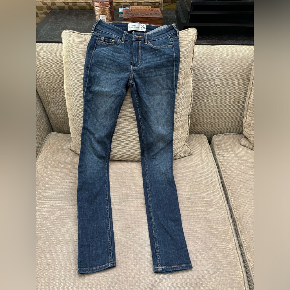 NWT Abercrombie & Fitch Super Skinny Jeans 00R 24x29